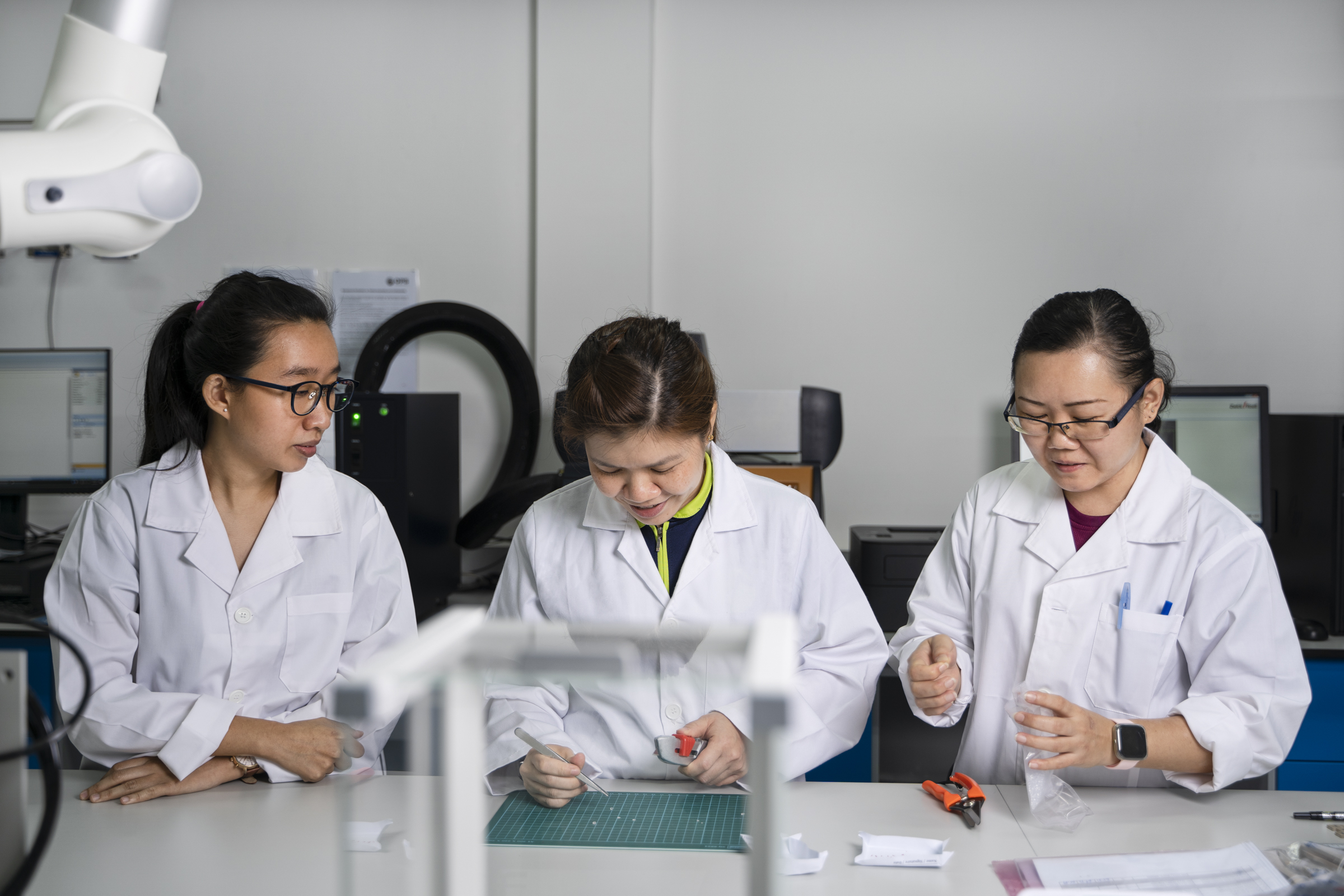 6.3 Lab Office Table THN8840 Edit Web Res 0